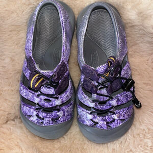 EUC Girl’s Size 3 Keen Waterproof hiking Sandal Starburst Purple